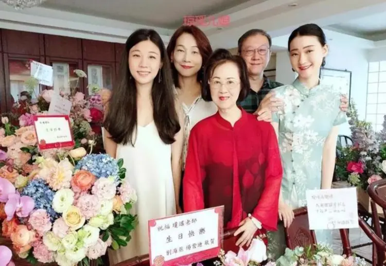 台媒:琼瑶离世留“10亿巨额版权”,儿媳何琇琼发布10字声明 第6张 台媒:琼瑶离世留“10亿巨额版权”,儿媳何琇琼发布10字声明 第6张